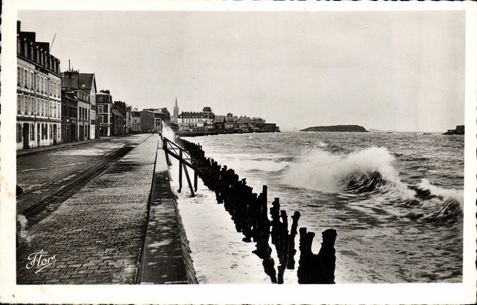 Saint-Malo (Il-et-V.) — Le Sillon et les brise-lames — Éditions Artisitiques Niort