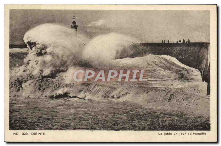 CPA Dieppe La jetee un jour de tempete Phare