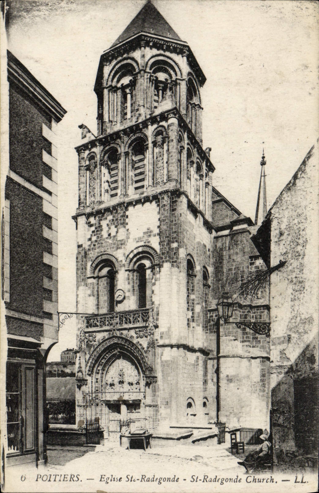 Poitiers — Église Sainte-Radegonde — LL