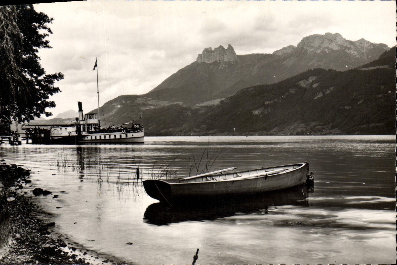 Le Lac d'Annecy — Passage du bateau à bout du lac — Éditions Chillard, Lyon