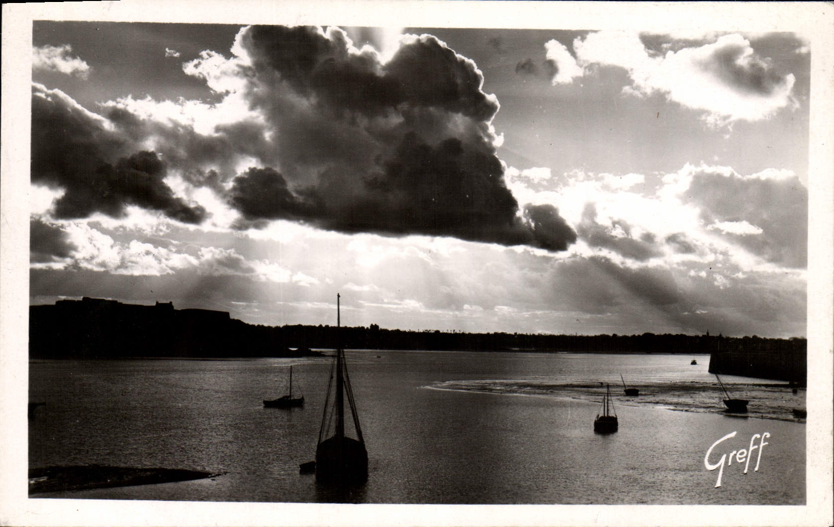 Saint-Malo (I.-et-V.) — Contre-jour sur l'avant-port — Édition Greff, Paris