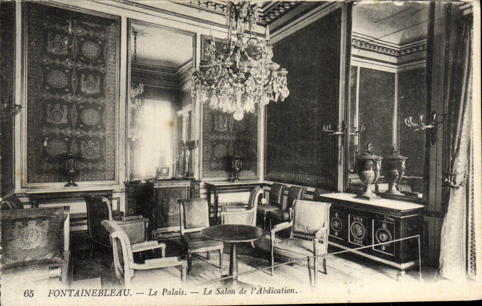 Fontainebleau — Il Palazzo. — Il Salone dell'Abdicazione.