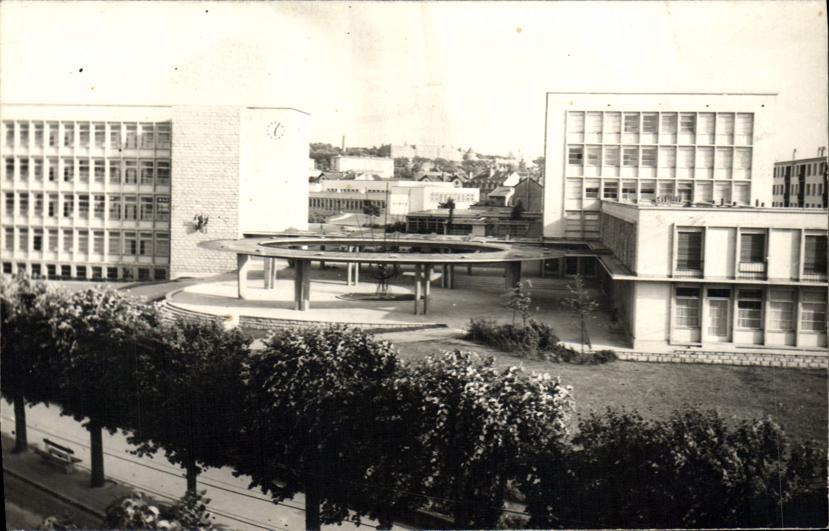 Place de l'Université — vue du bâtiment central avec horloge — CPAPHIL
