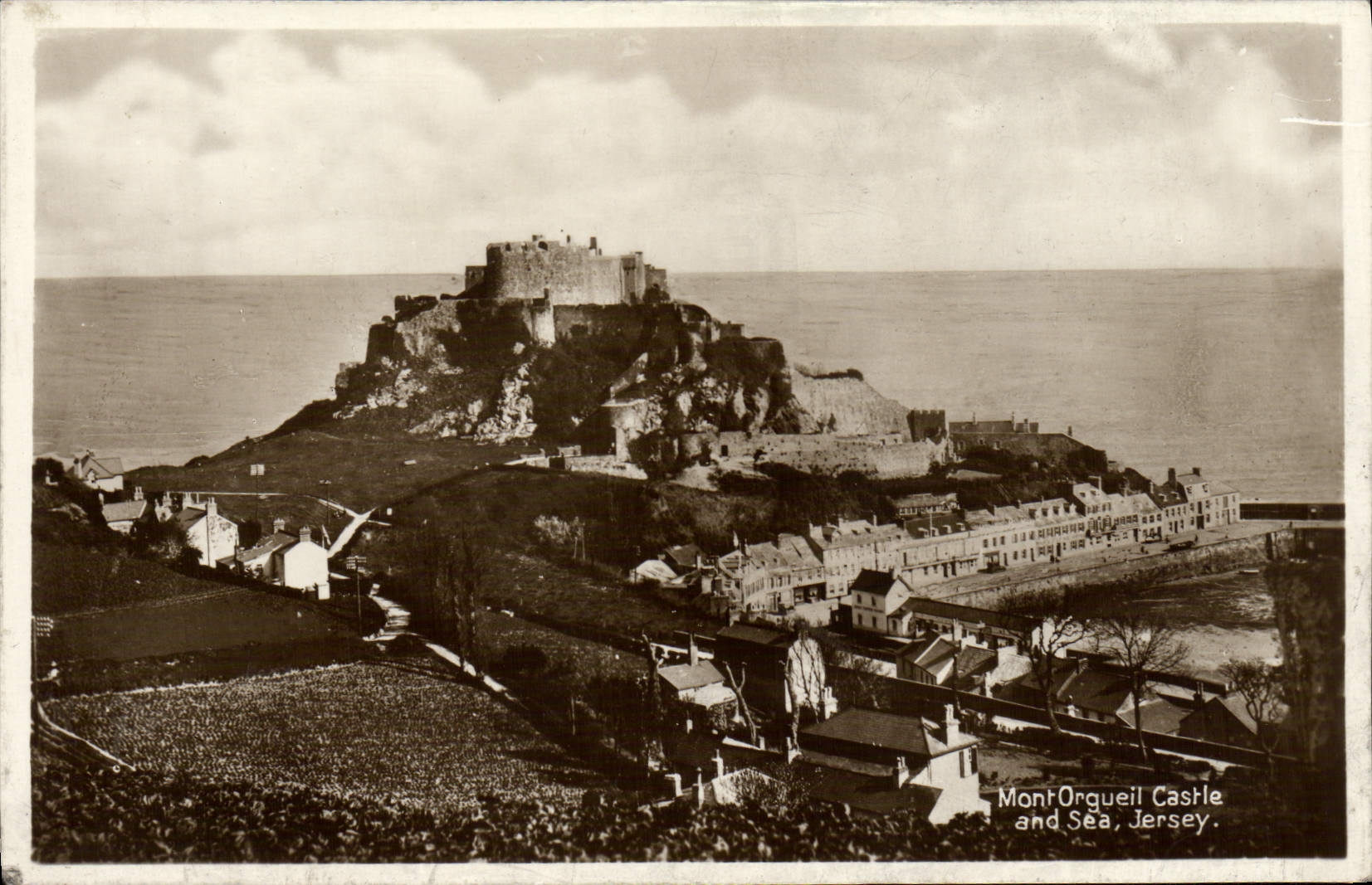 CPA Mont Orgueil castle and sea Jersey