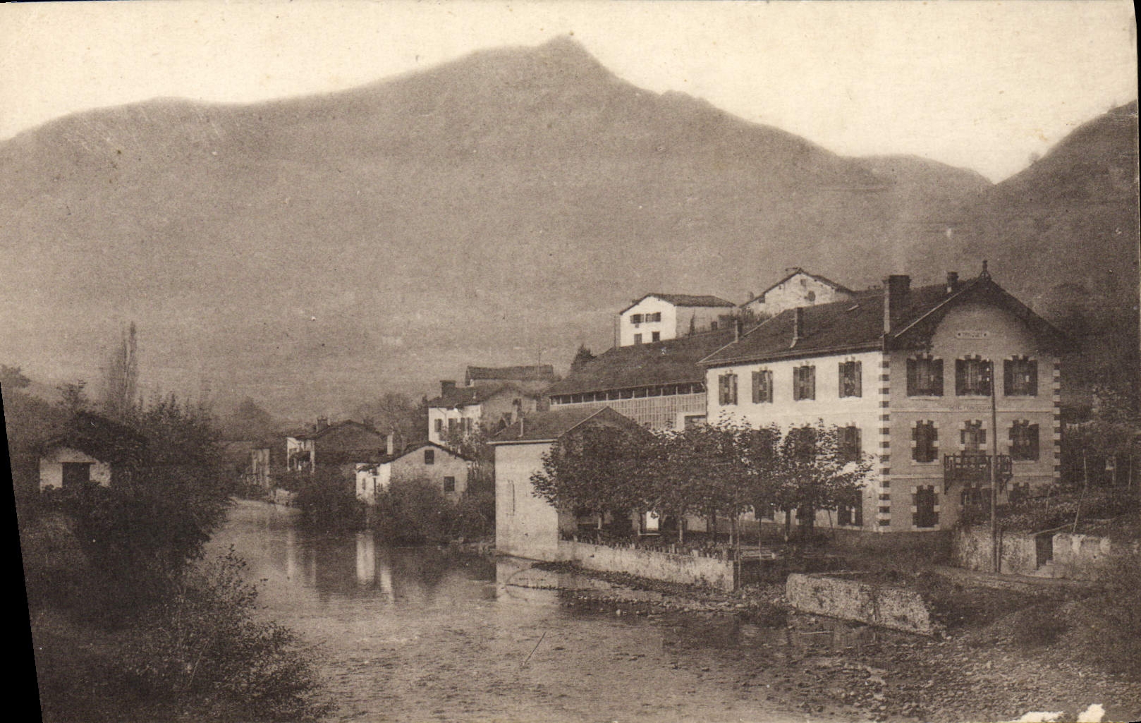 CPA Saint Etienne De Baigorry Hotel Restaurant du Trinquet 