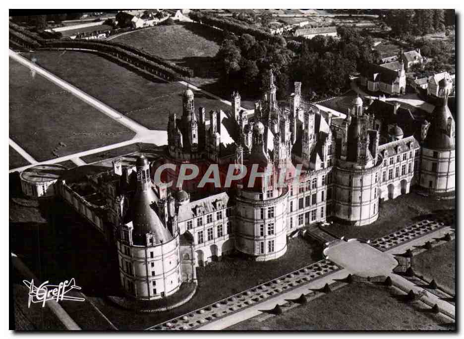 CPM Chambord Vue aerienne Le chateau les cheminees et les terrasses la chapelle