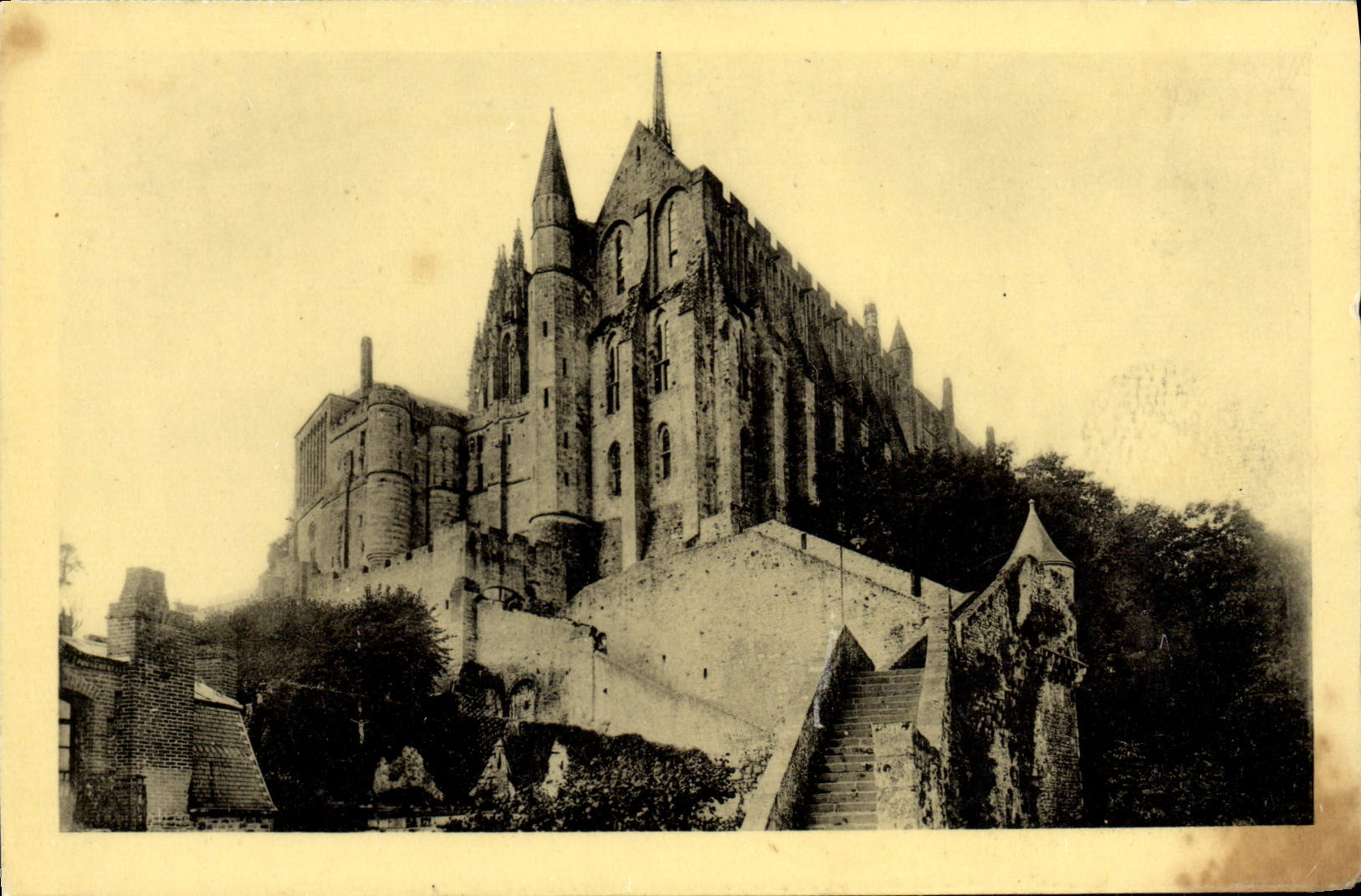CPA Abbaye du Mont Saint Michel La merveille vue des remparts