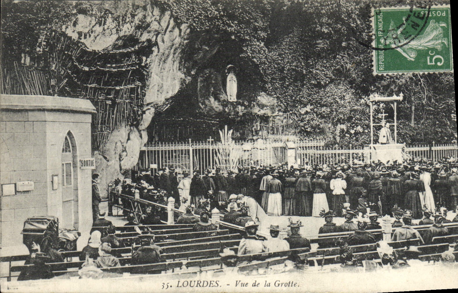 CPA Lourdes Vue De La Grotte
