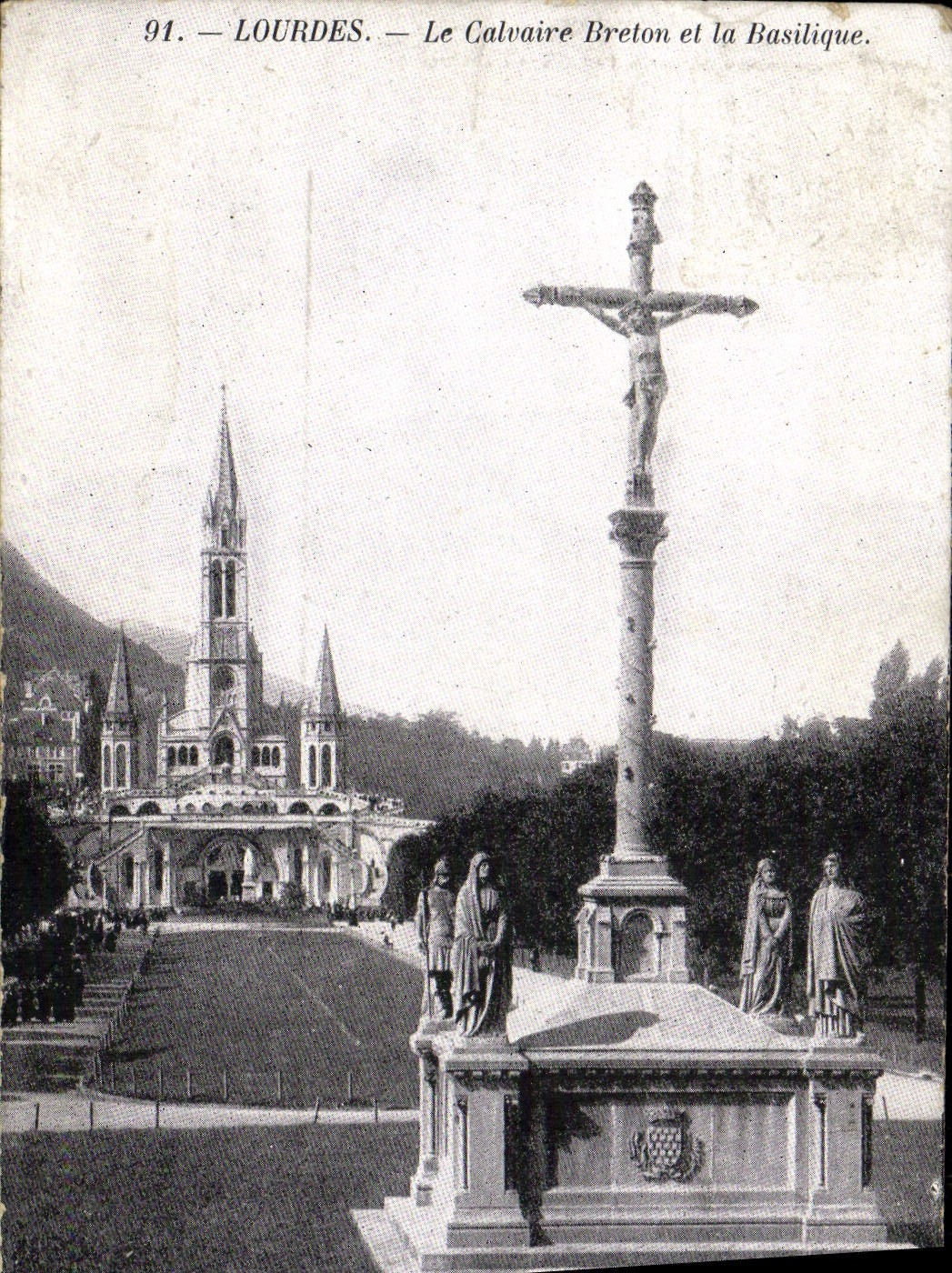 CPA Lourdes Le Calvaire Breton et la Basilique