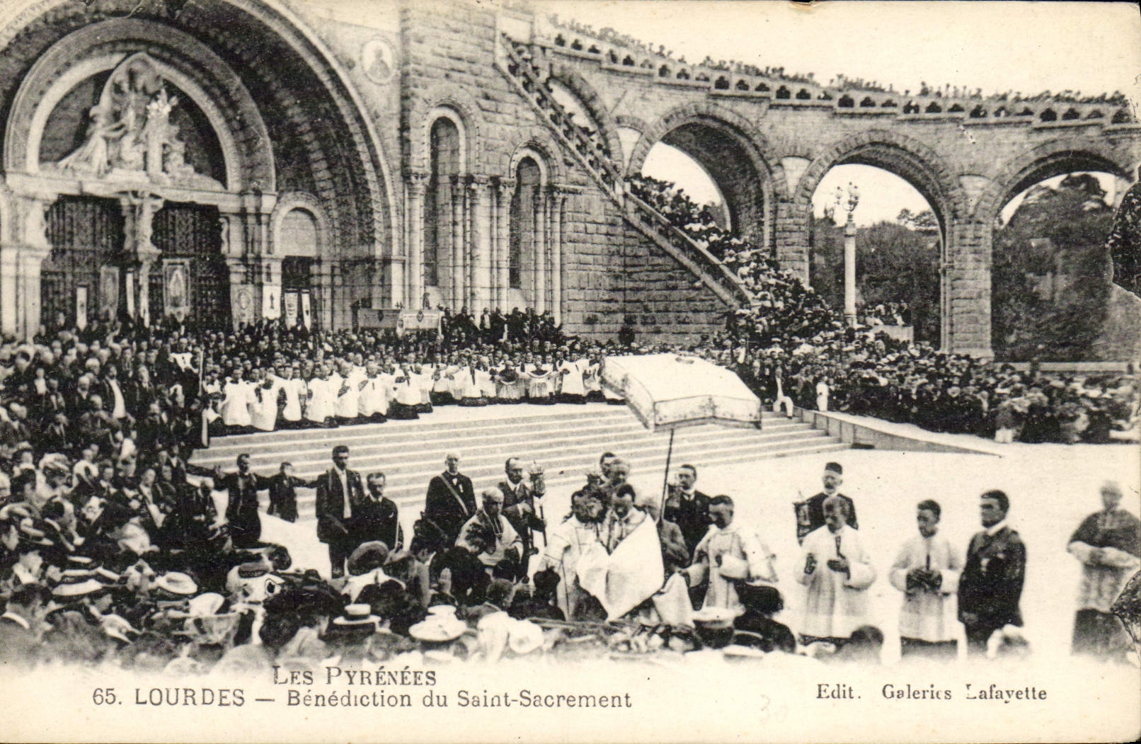 CPA Lourdes Benediction du Saint Sacrement