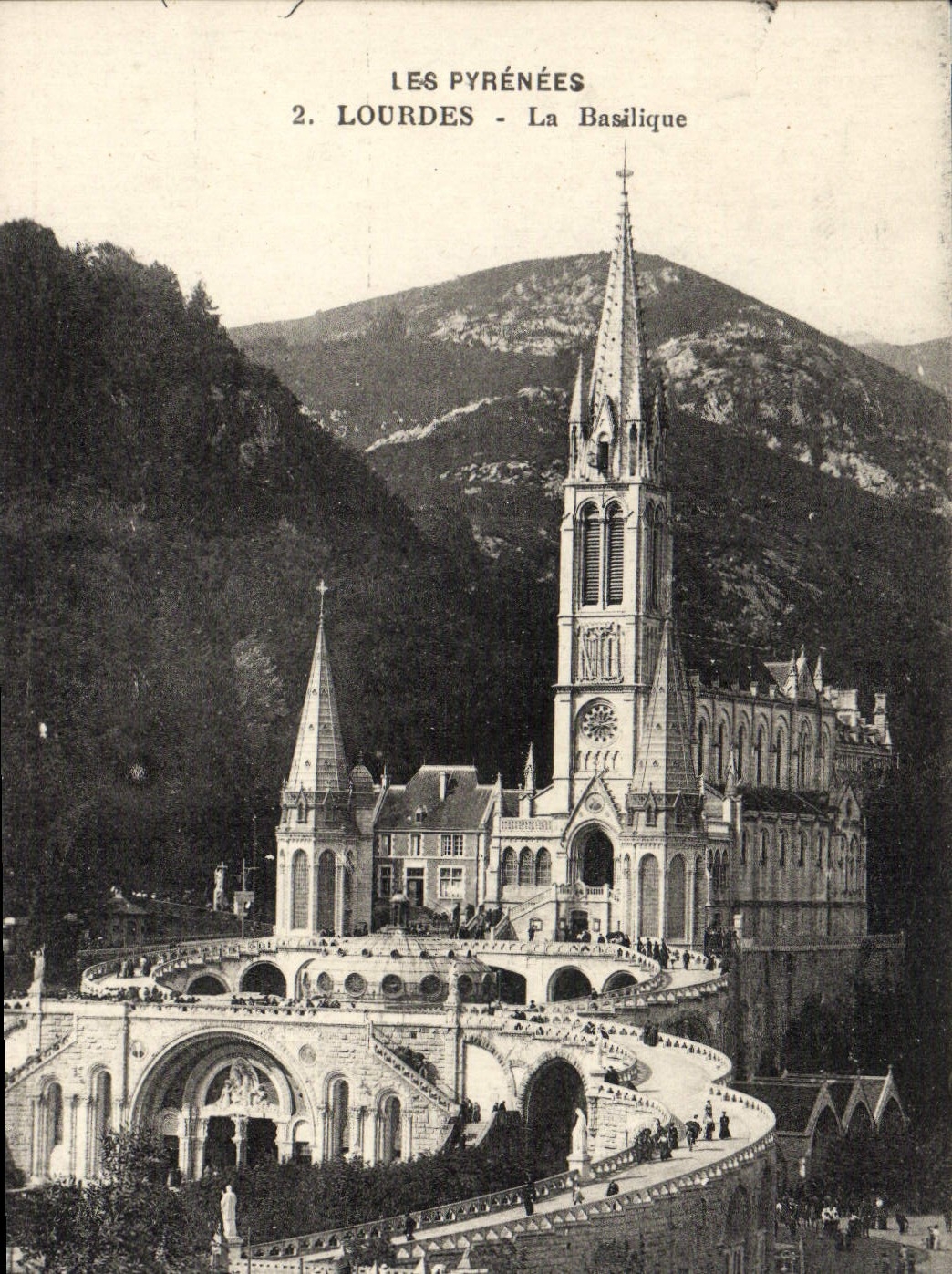 CPA Lourdes La Basilique