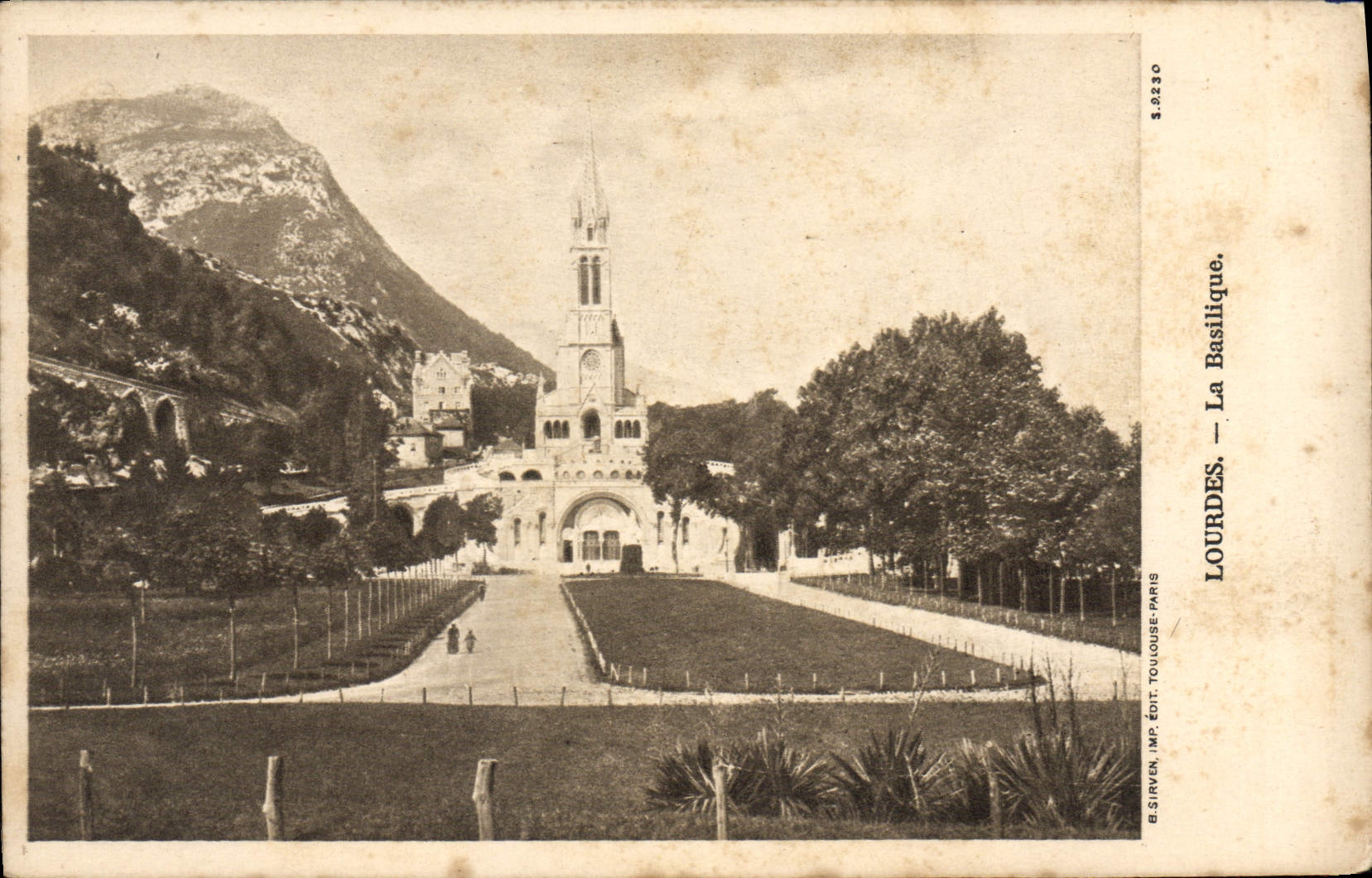 CPA Lourdes la Basilique
