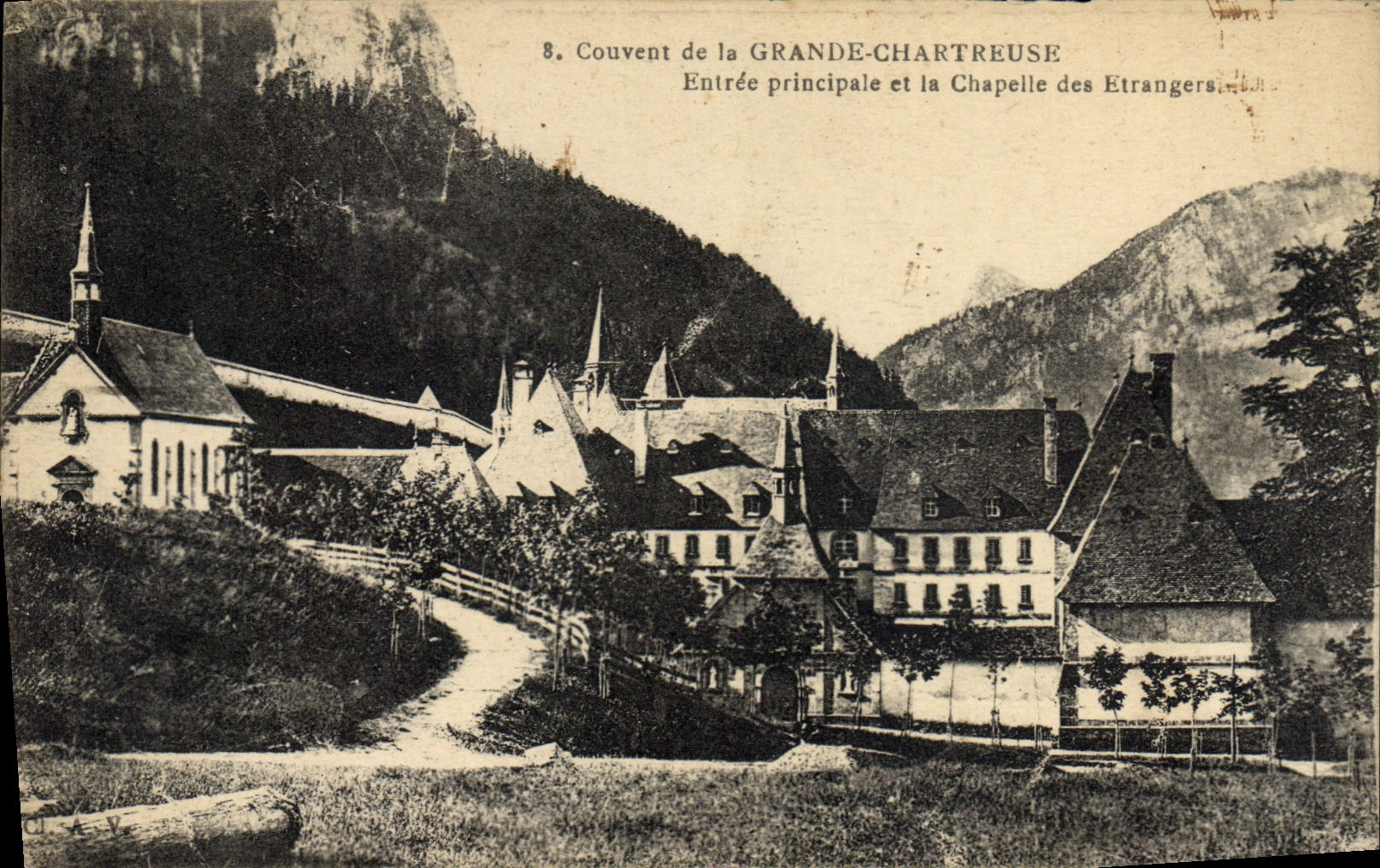 CPA Couvent de la Grande Chartreuse Entree principale et la chapelle des Etrangers