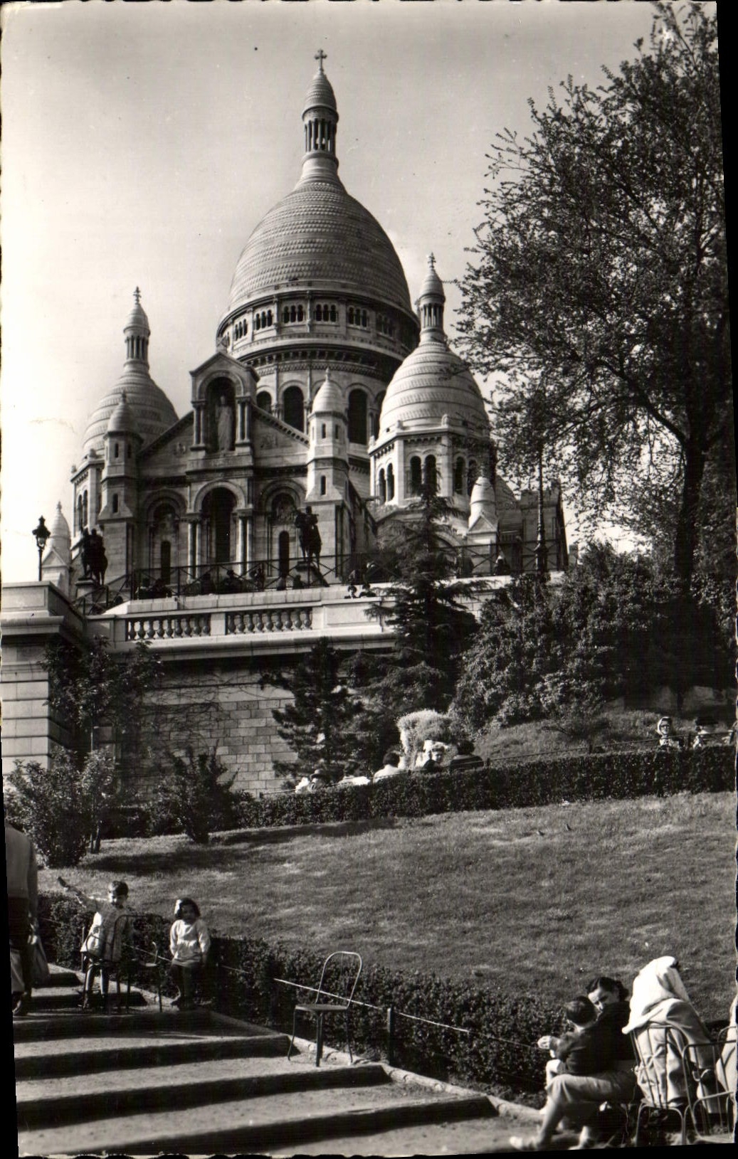 Paris - Le Square St-Pierre et le Sacré-Cœur — Fabr. Franç. E.R. Paris, n° de série non lisible