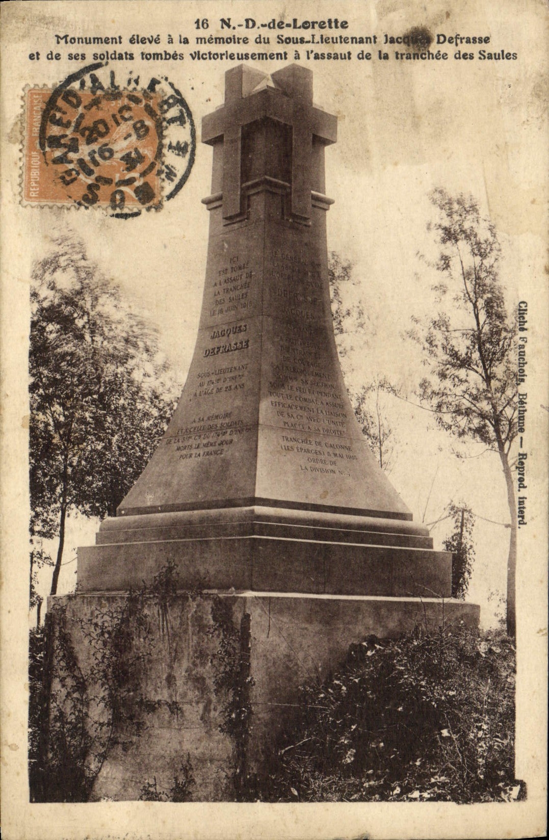 CPA ND de Lorette Monument Jacques Defrasse Militaria