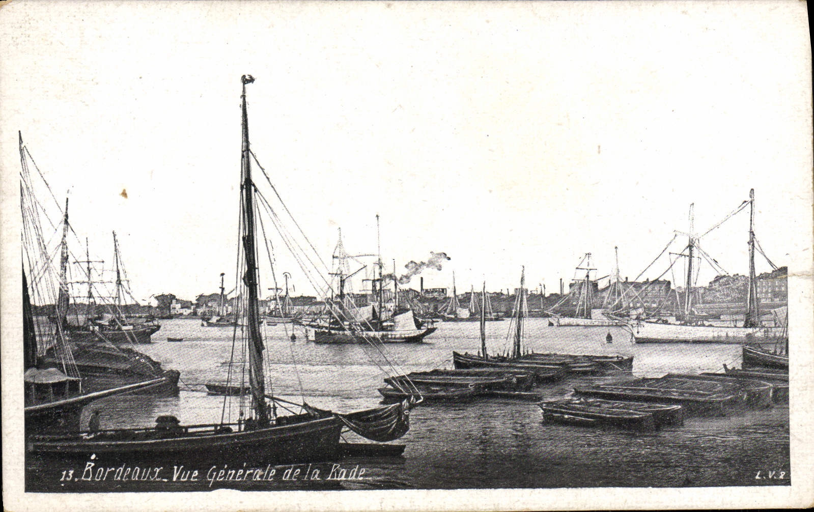 CPA Bordeaux Vue generale de la rade Bateaux