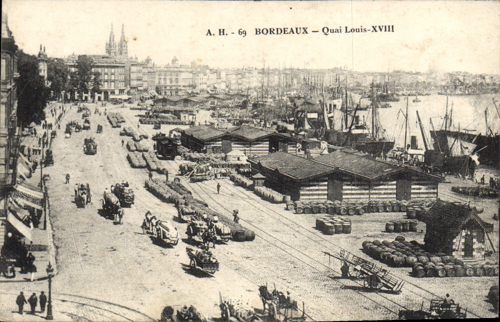 CPA Bordeaux Quais Louis XVIII Bateaux