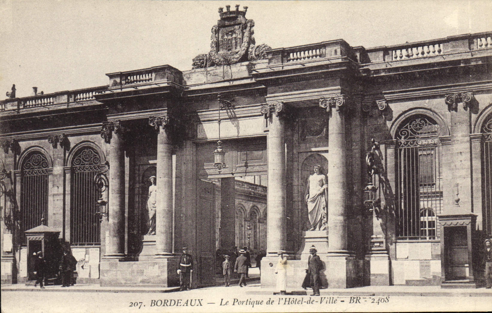 CPA Bordeaux Le Portique de L'Hotel de Ville 