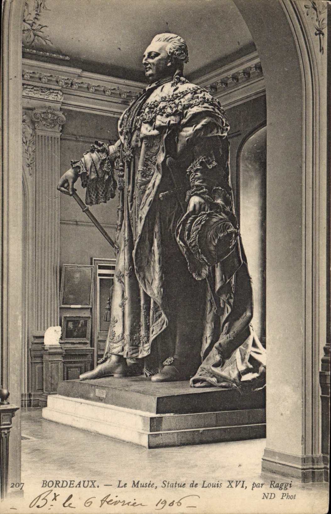 CPA Bordeaux Le Musee Statue de Louis XVI par Raggi