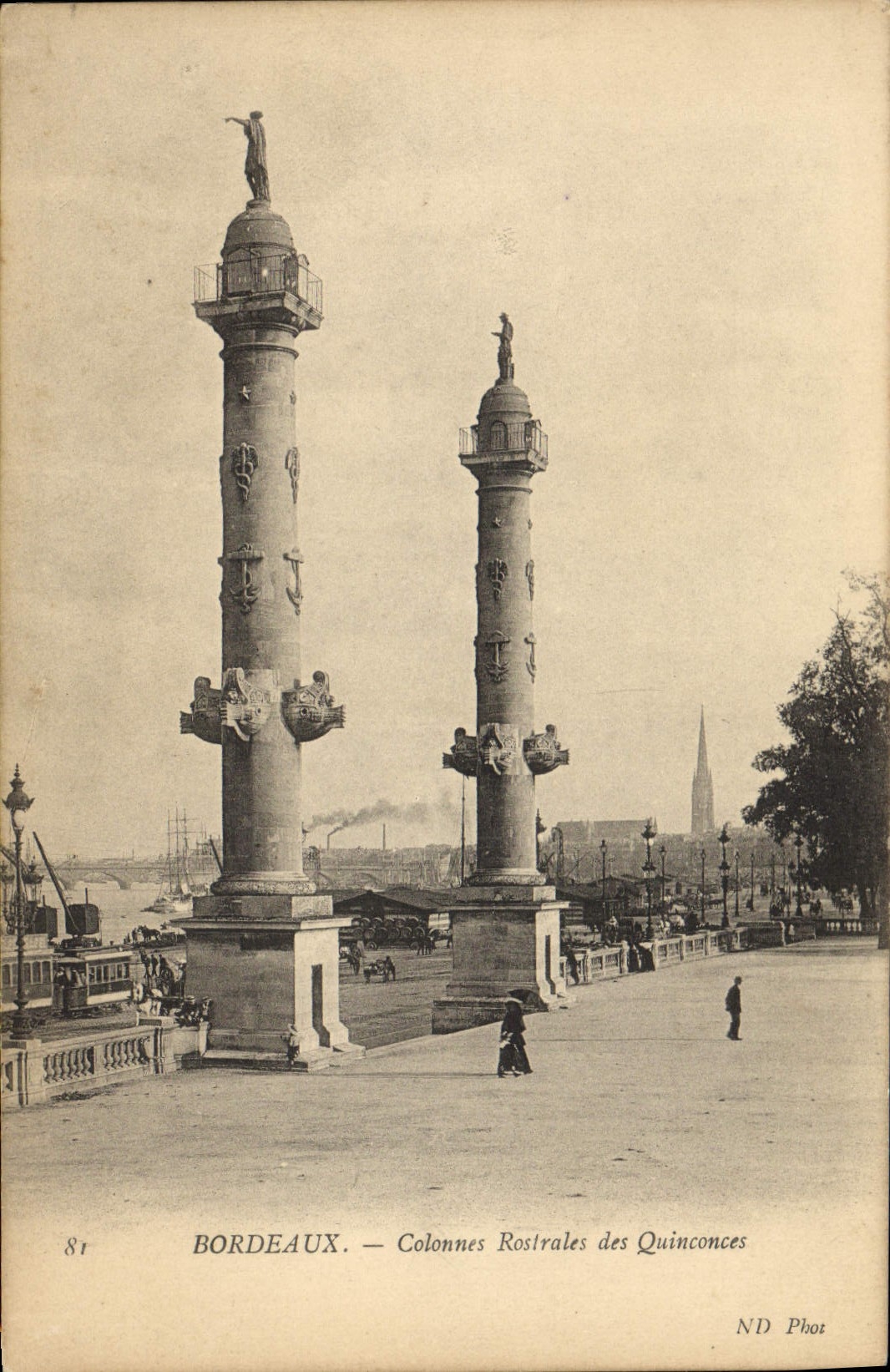 Bordeaux — Colonnes Rostrales des Quinconces — ND Phot