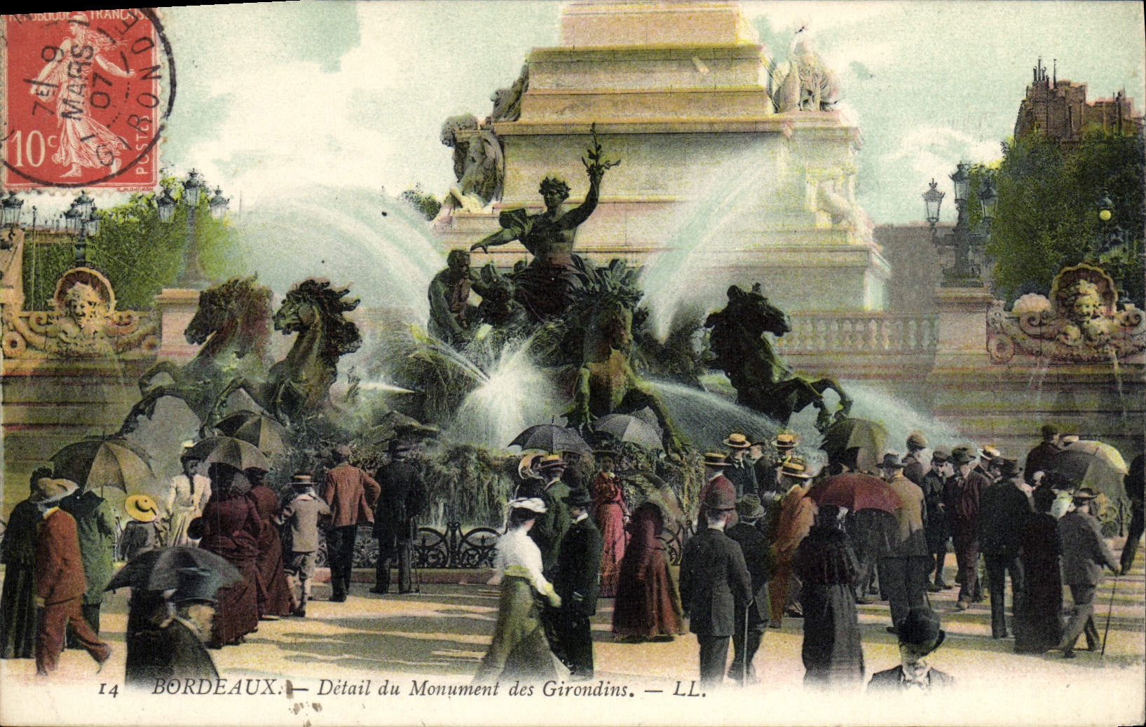 CPA Bordeaux Detail du Monument des Girondins