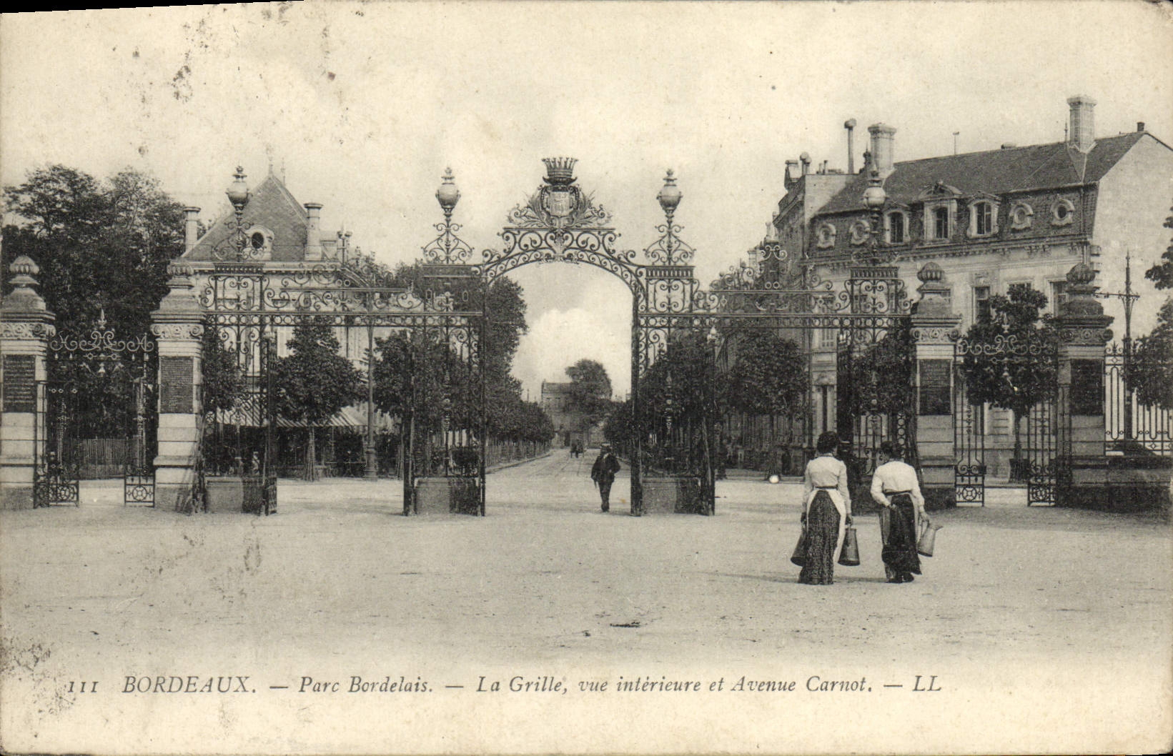 CPA Bordeaux Parc Bordelais La grille vue interieure et Avenue Carnot