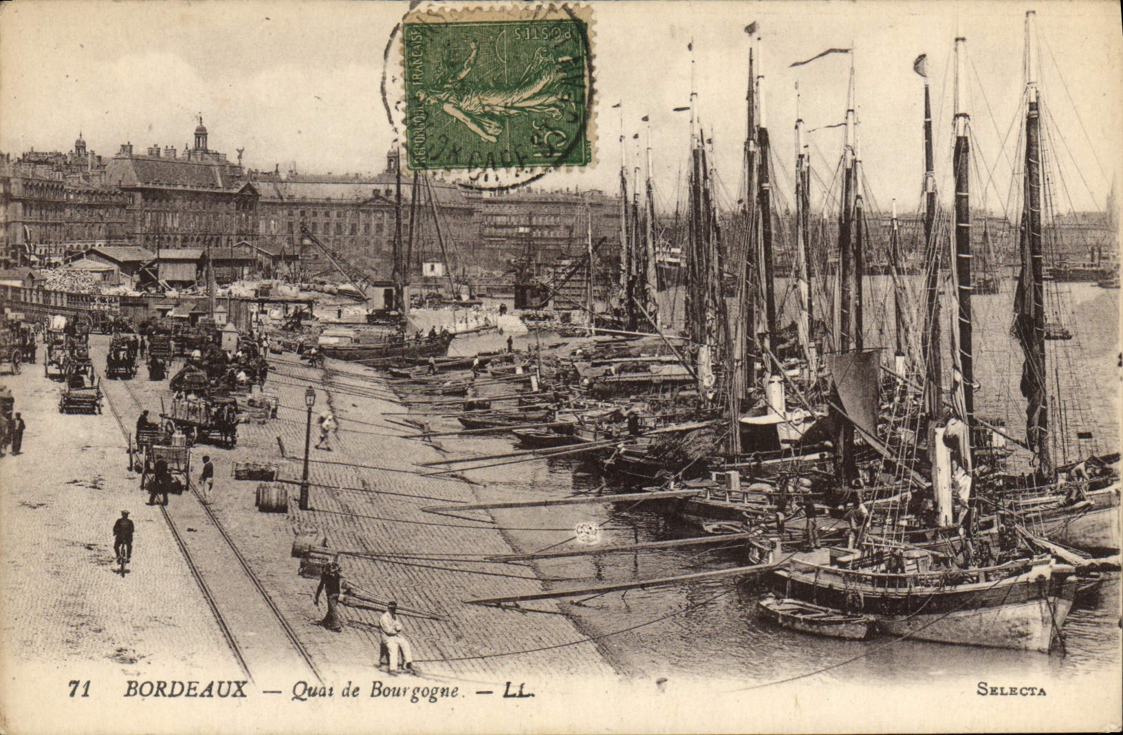 CPA Bordeaux Quai de Bourgogne Bateaux
