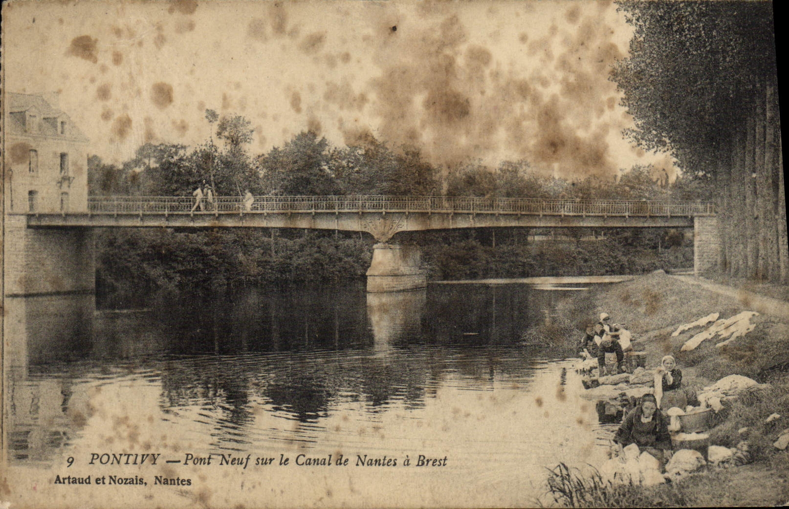 CPA Pontivy Pont Neuf sur le Canal de Nantes a Brest