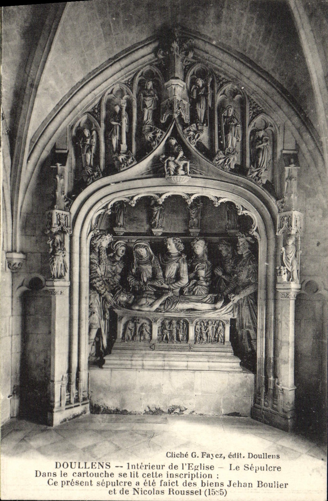 CPA Doullens Interieur de l'Eglise Le sepulcre 