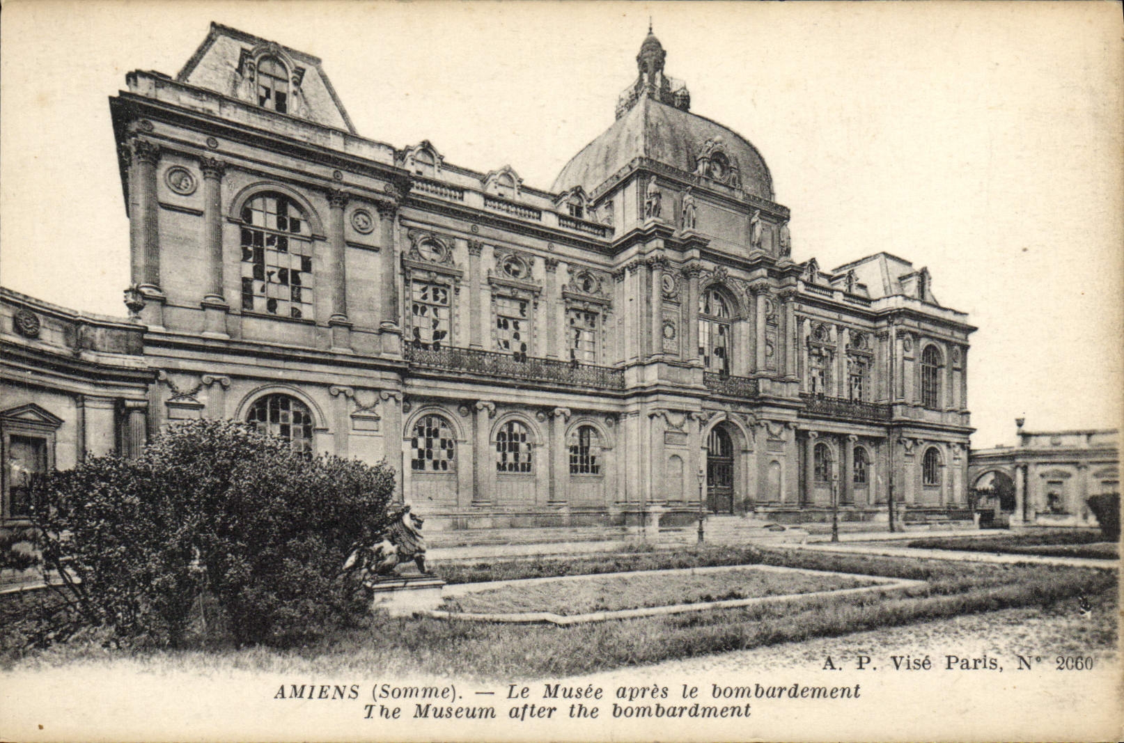 CPA Amiens Le Musee apres le bombardement Militaria
