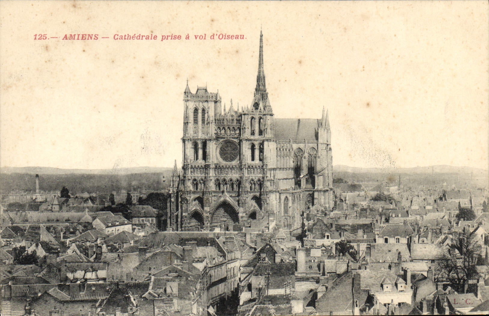 Amiens — Cathédrale prise à vol d'Oiseau — L. Fazou Phot. - J. L. C. — n°125