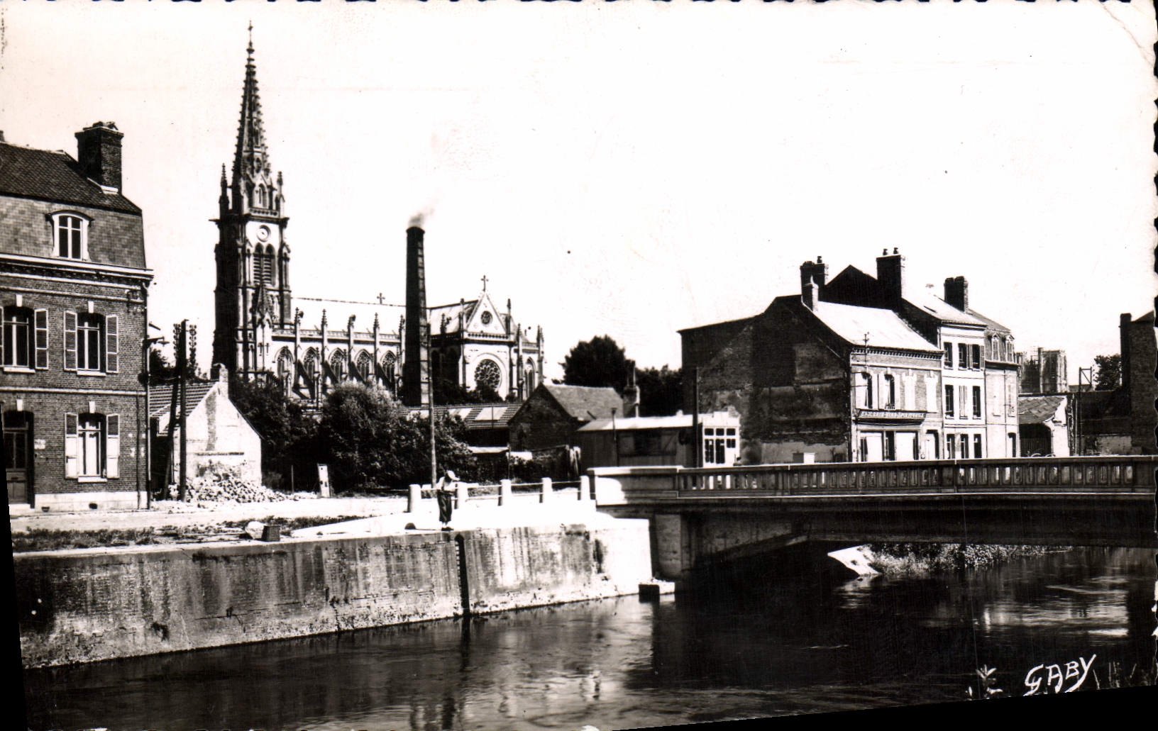 CPM Abbeville Le Pont Ledien et l'Eglise Saint Jacques 