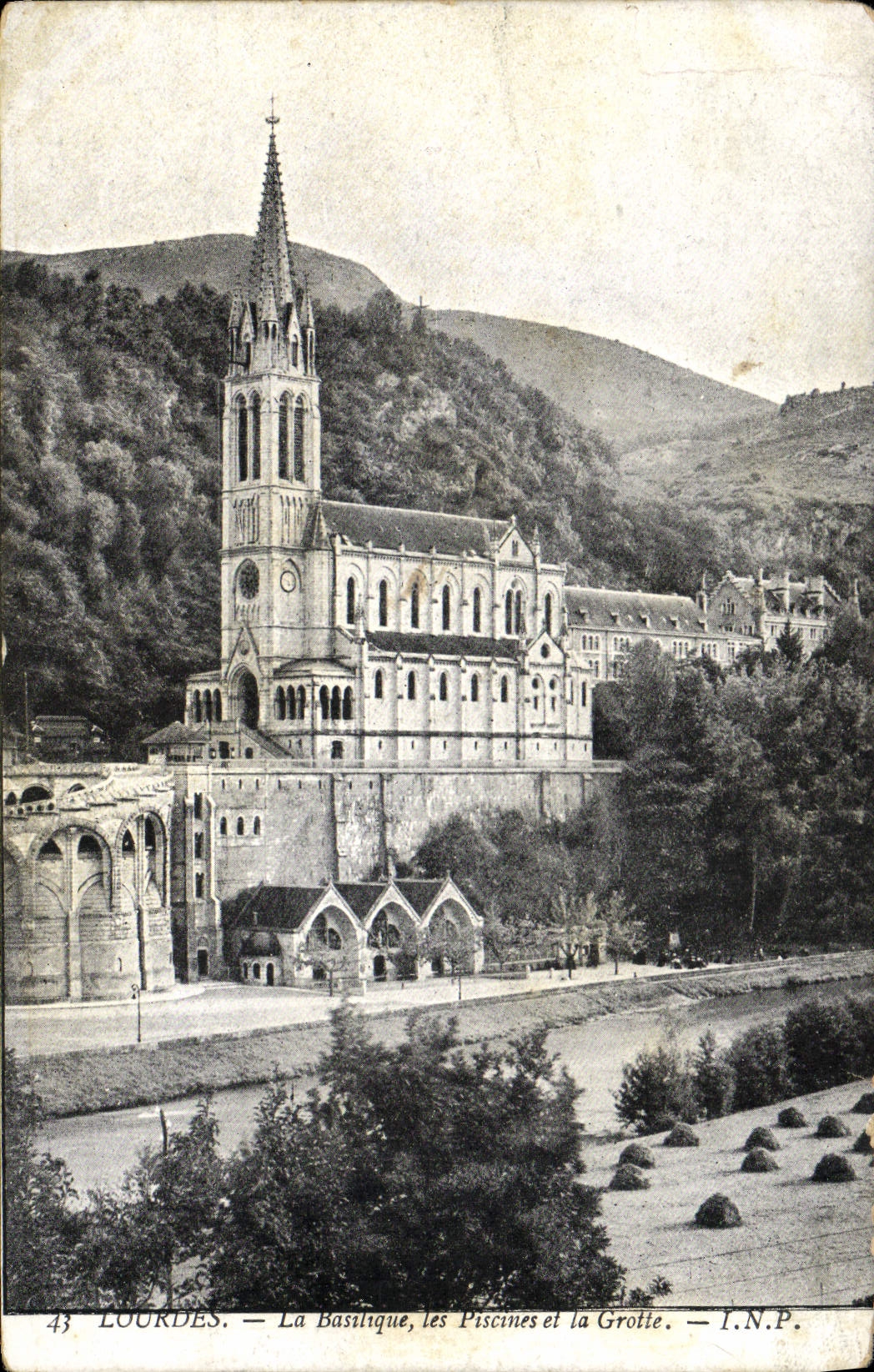CPA Lourdes La Basilique Les piscines Et La Grotte