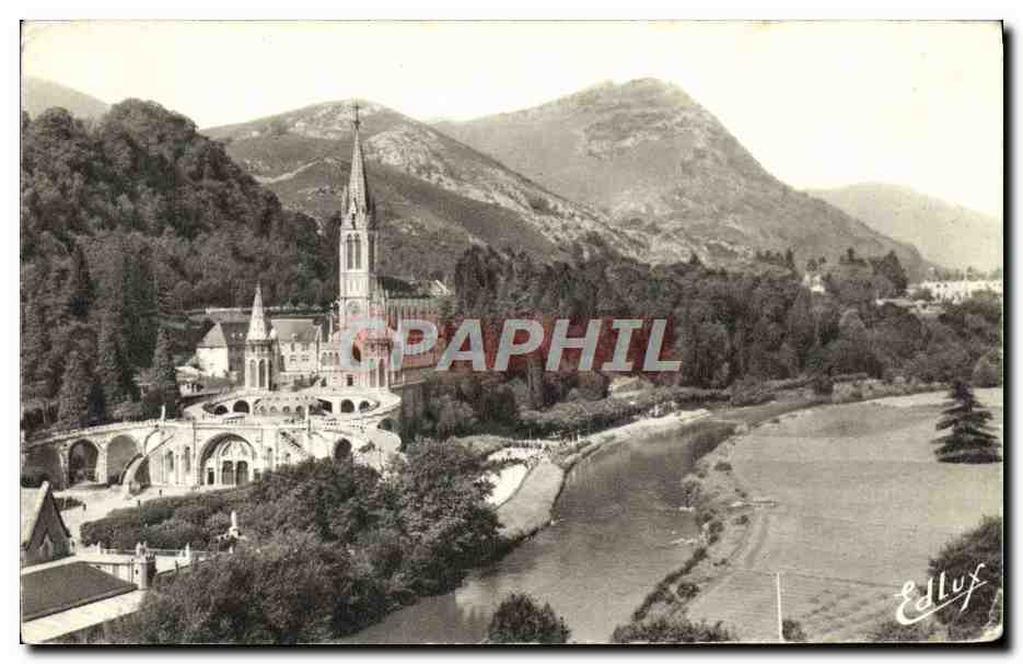 CPA Lourdes La Basilique Et Le Gave