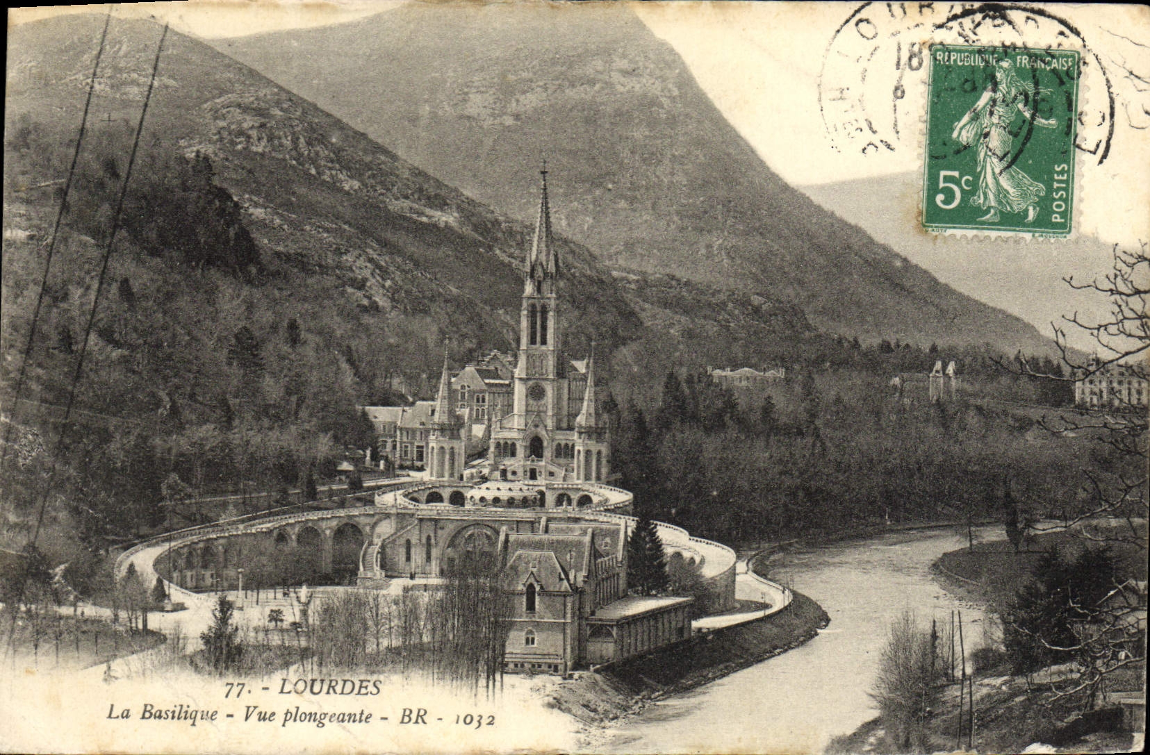 CPA Lourdes La Basilique Vue Plongeante