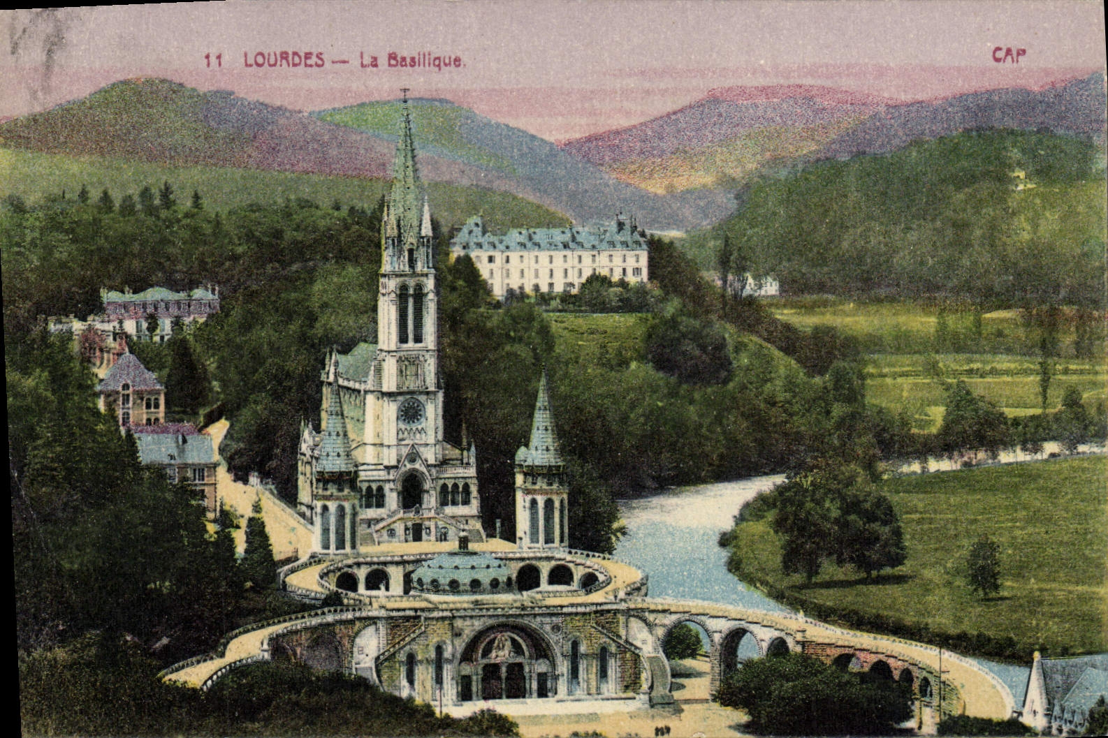 CPA Lourdes La Basilique