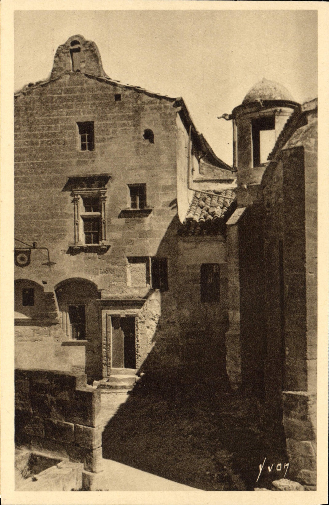 Les Baux (B-du-R.) — La lanterne des Morts — Éditeur Yvan, n°10