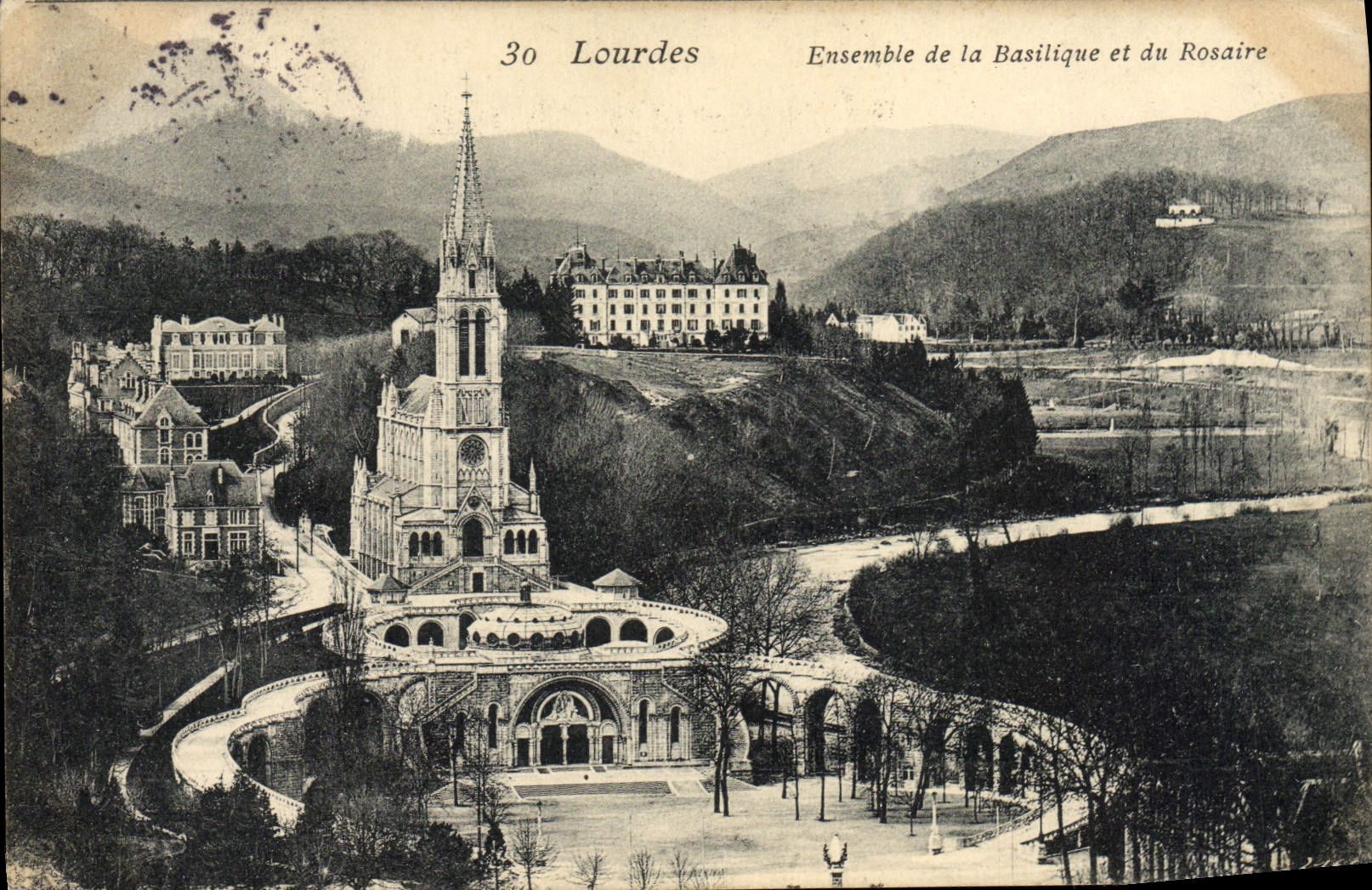 CPA Lourdes Ensemble De La Basilique Et Du Rosaire