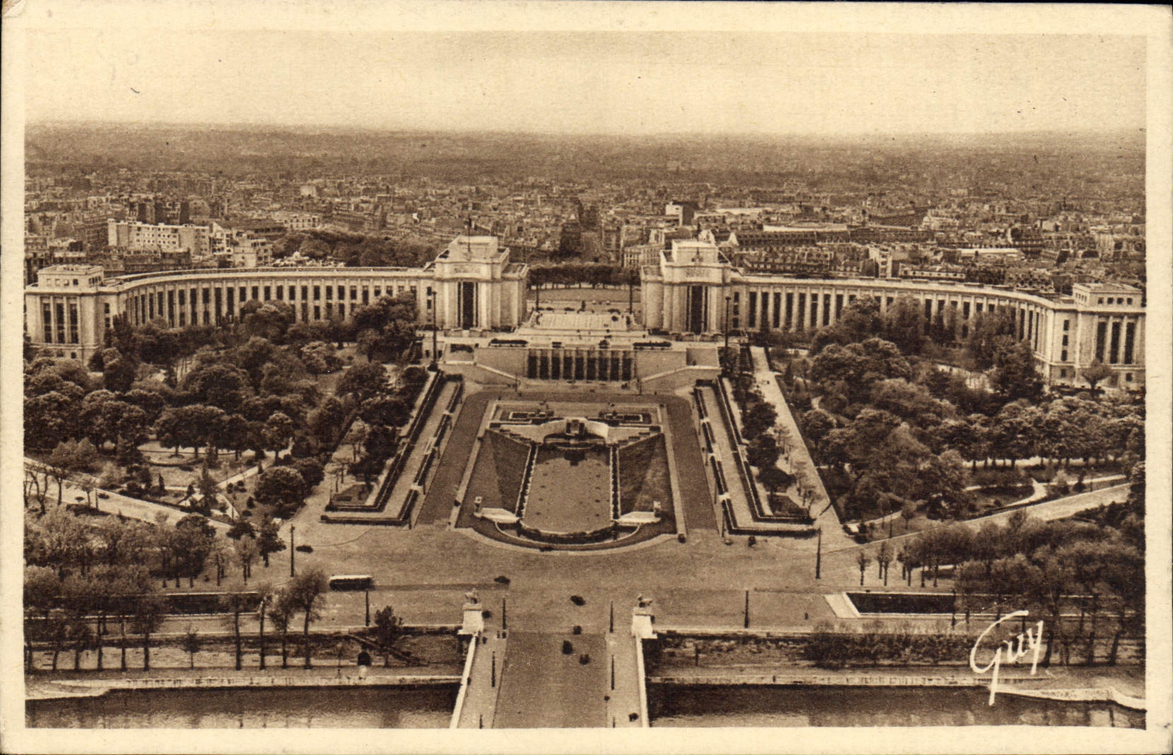 Palais de Chaillot — Vue générale — Éditeur GUY, n° 1.229