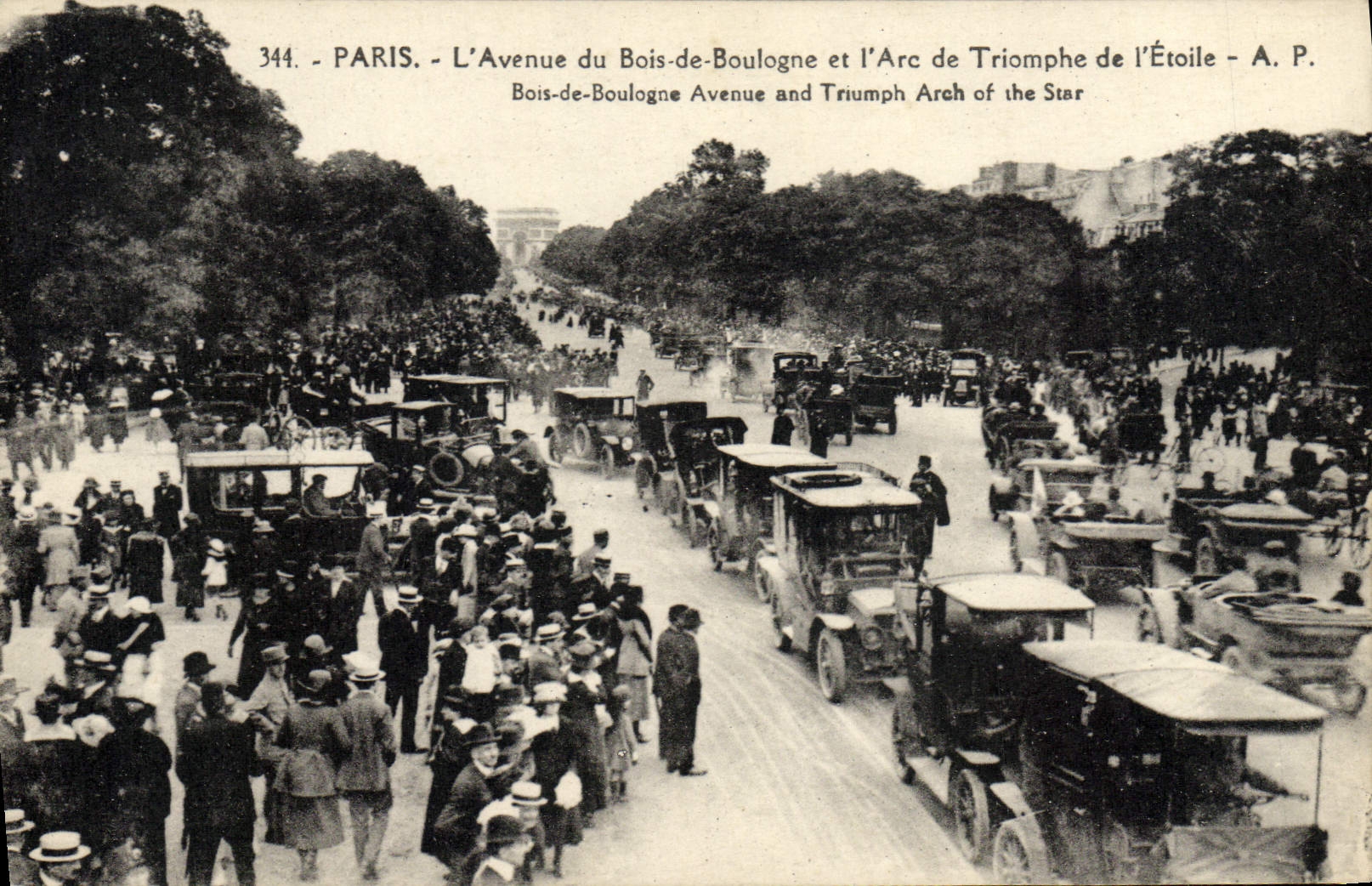 Paris - L'Avenue du Bois-de-Boulogne et l'Arc de Triomphe de l'Étoile - A. P. 344