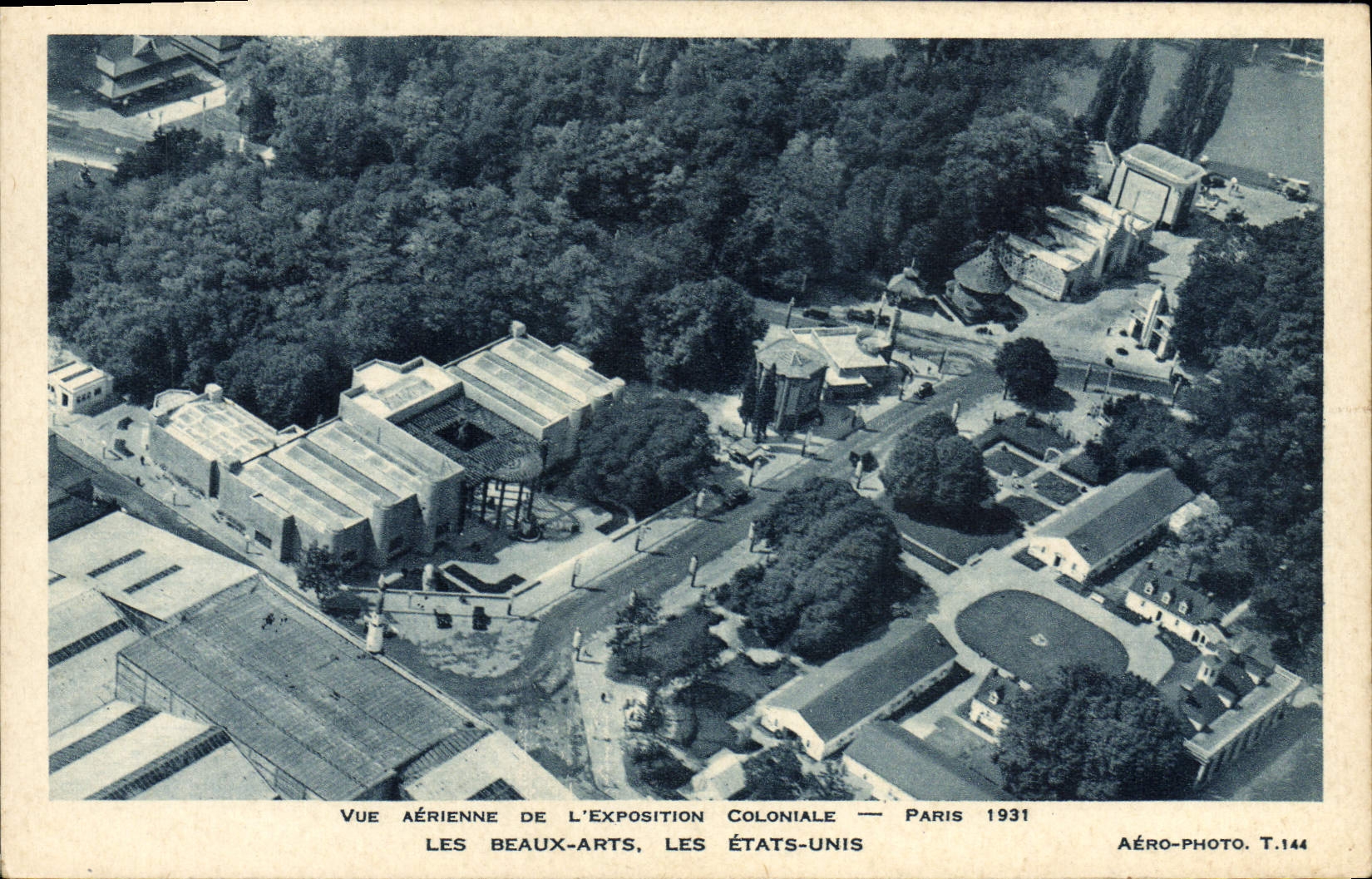 Les Beaux-Arts, les États-Unis — Vue aérienne de l'Exposition Coloniale, Paris 1931 — Aéro-Photo T.144