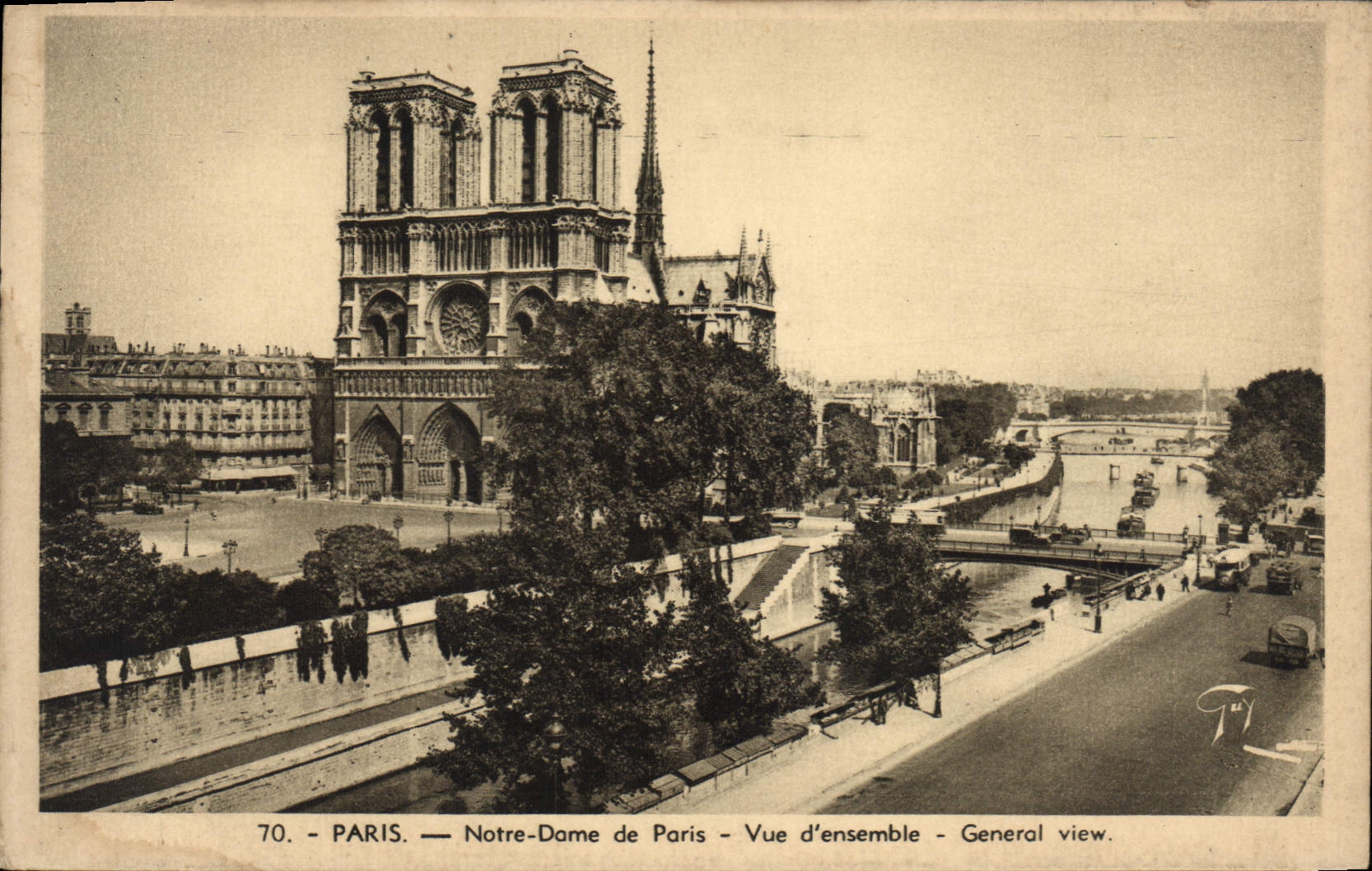Paris — Notre-Dame de Paris — Vue d'ensemble — General view. — 70.