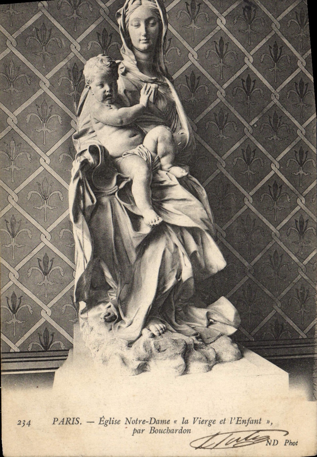 CPA Paris Eglise Notre Dame la Vierge et L'Enfant Bouchardon 