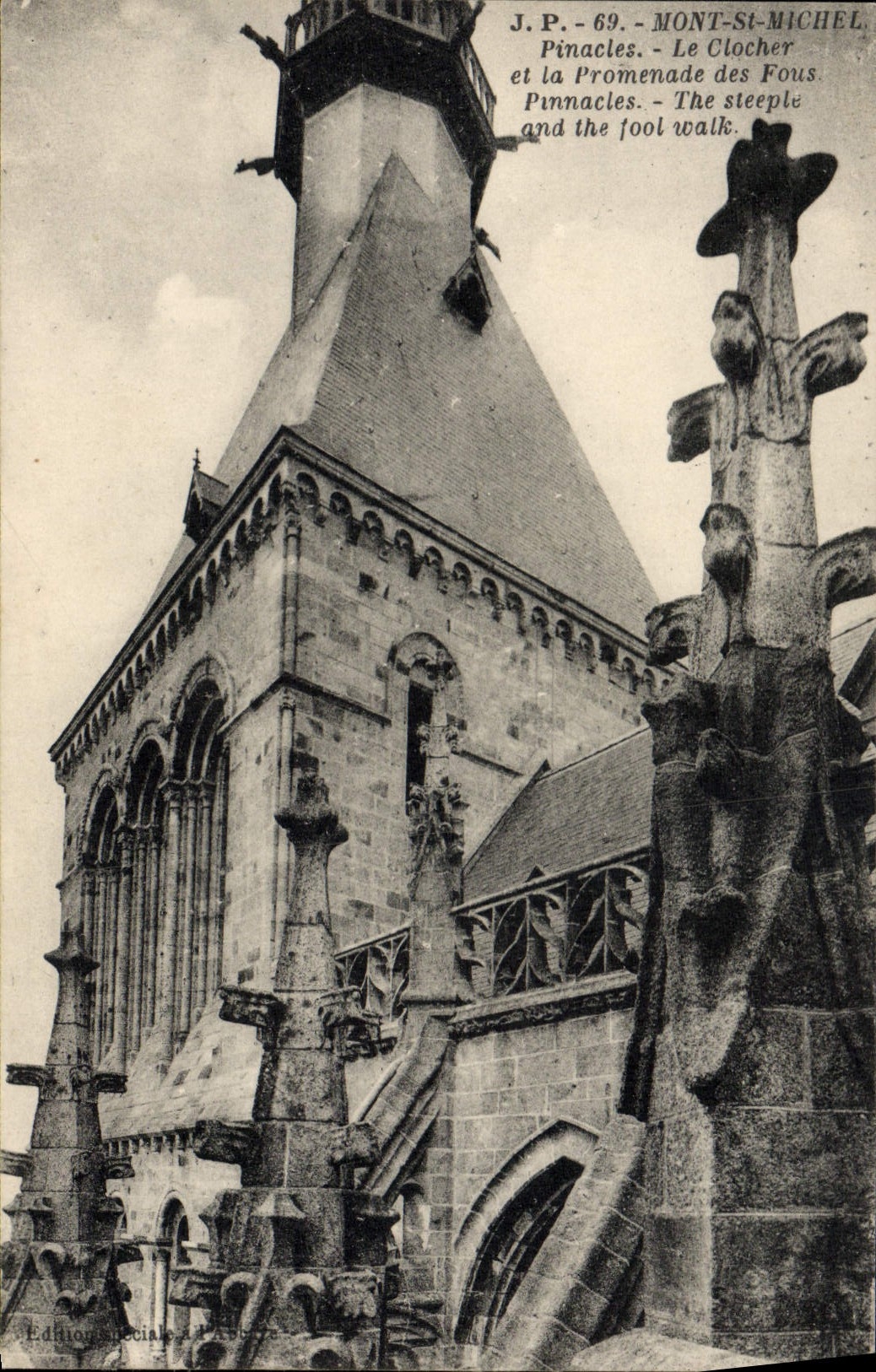 CPA Le Mont St Michel Pinacles le clocher et la promenade des fous 