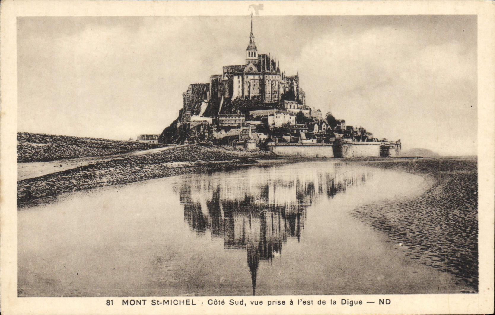 CPA Le Mont St Michel Cote Sud Vue Prise de la Digue