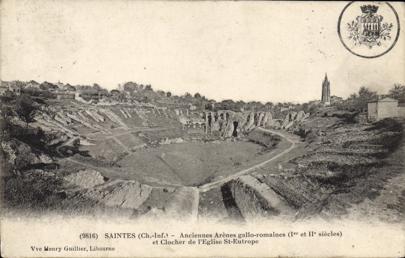 CPA Saintes Anciennes Arenes Gallo romaines et clocher de l'eglis st Eutrope