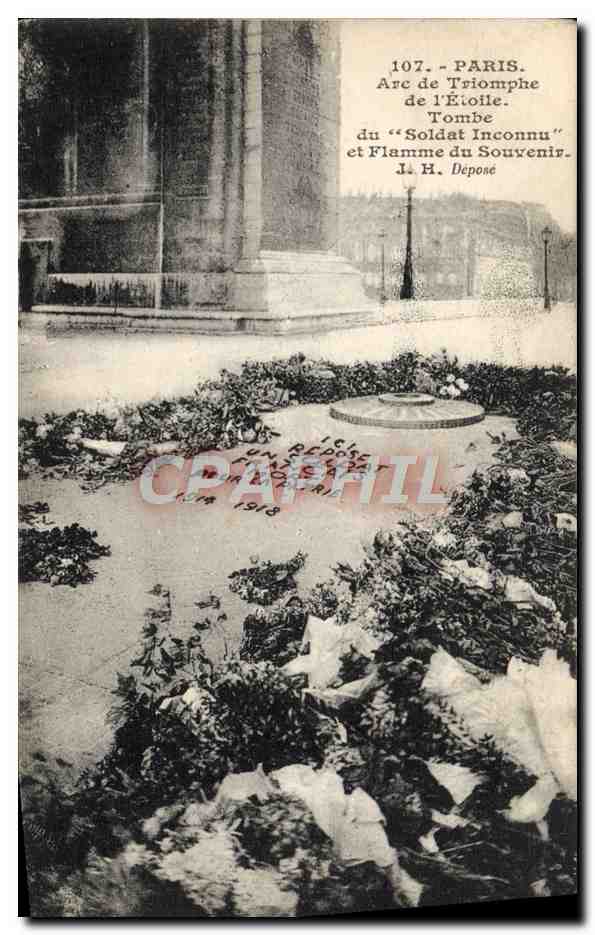 CPA Paris Arc de Triomphe de L'Etoile Tombe du soldat inconnu et flamme du souvenir Militaria