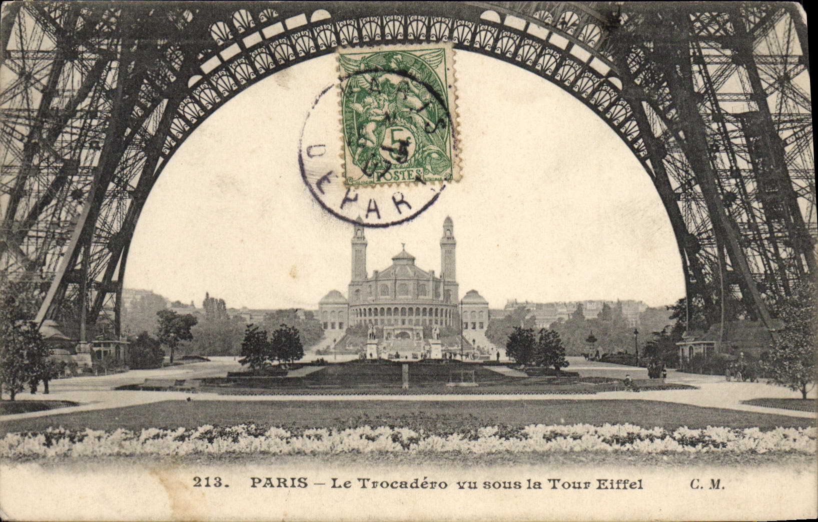 CPA Paris Le Trocadero Vu Sous la Tour Eiffel