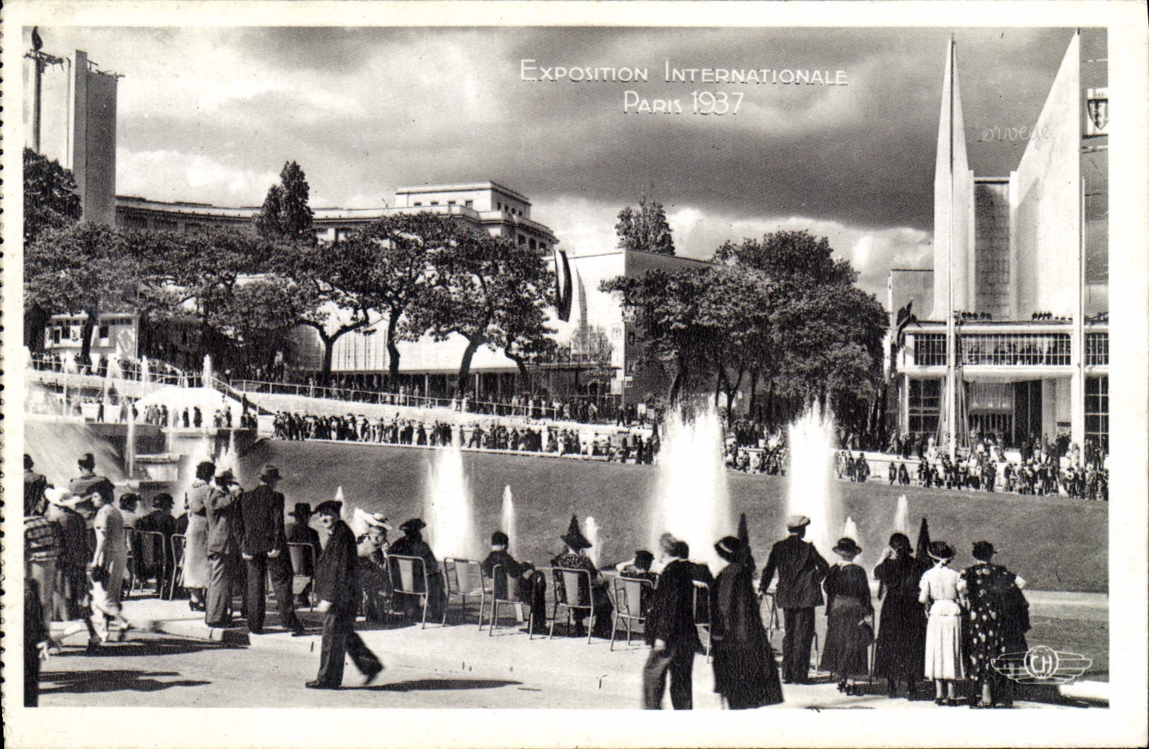 CPA Paris Exposition internationale 1937 Jardins et bassins du Trocadero Pavillons des Pays Bas et de la Norvege 