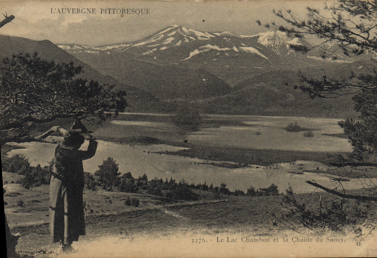 CPA Le lac Chambon et la chaine du Sancy 